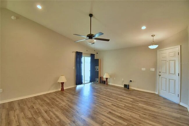Building Photo - 647 Lake Dexter Cir