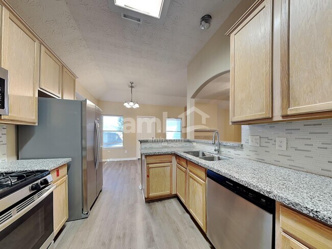 Foto del edificio - 7819 Niki's Crossing