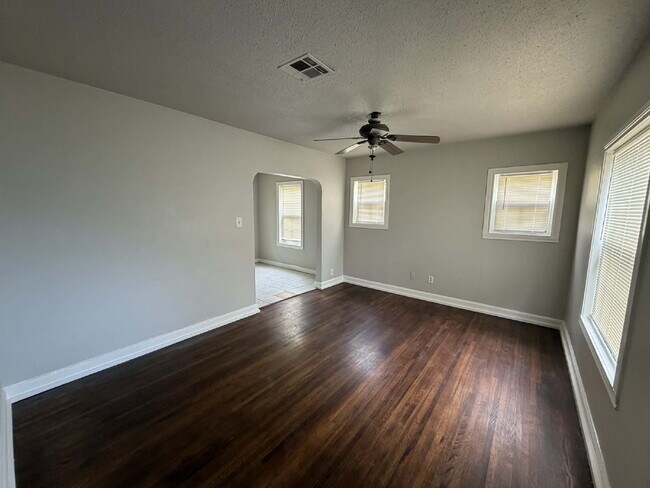 Foto del edificio - Cute 2 bedroom, 1 bath near Harvard & Admiral