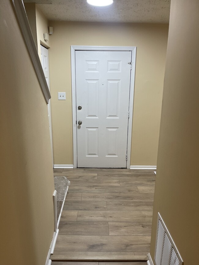 Building Photo - 2431 E Rosecroft Village Cir
