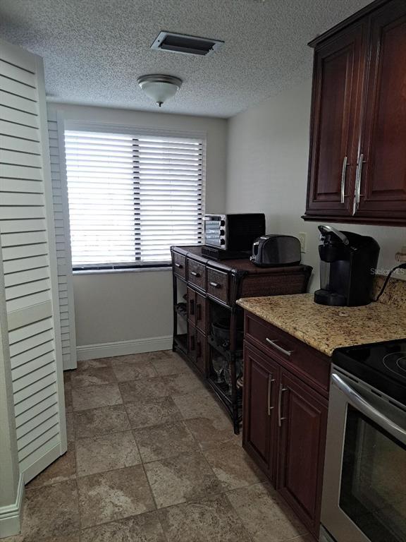 Foto del edificio - 8150 Brent St