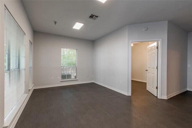 Building Photo - 2204 San Gabriel St