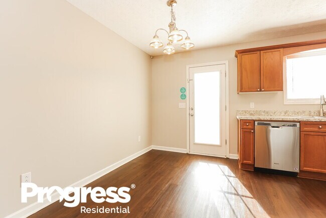 Building Photo - 3240 Hardwood Dr