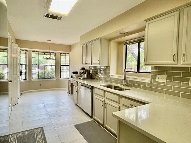 Building Photo - 8905 Bridgewood Trail