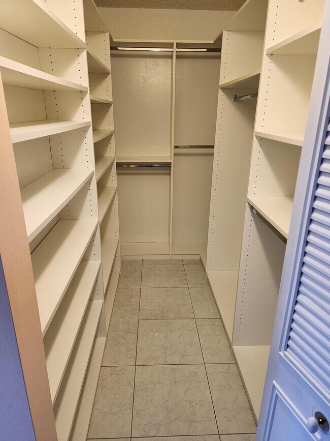 Foto del edificio - 422 Pine Glen Ln