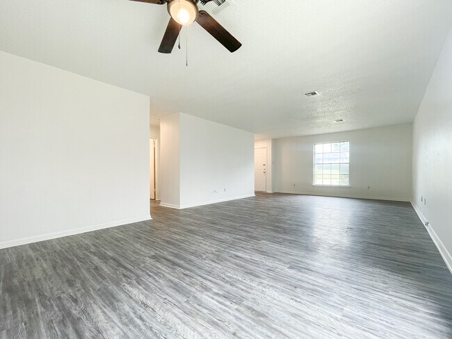 Foto del edificio - 6615 Dunn St