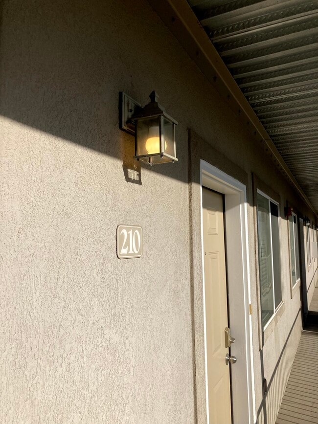 Unit 210 - 1969 N Canyon Rd