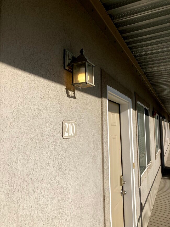 Unidad 210 - 1969 N Canyon Rd