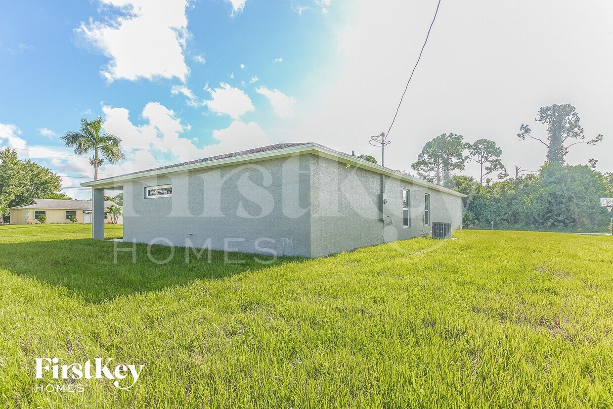 Foto del edificio - 4402 SW Daemon St