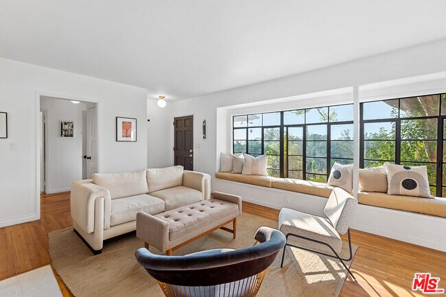 Foto del edificio - 356 Cherry Dr