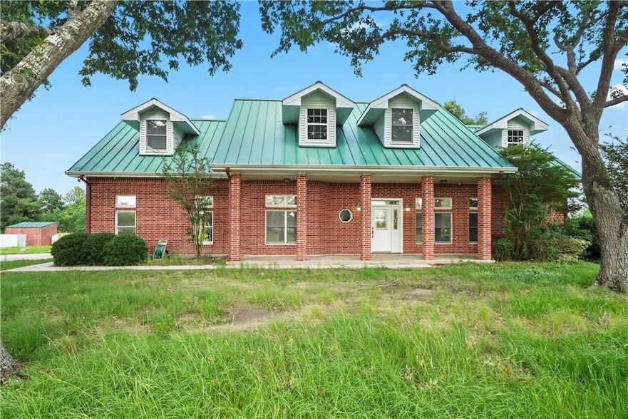 Foto principal - 19250 Becker Rd
