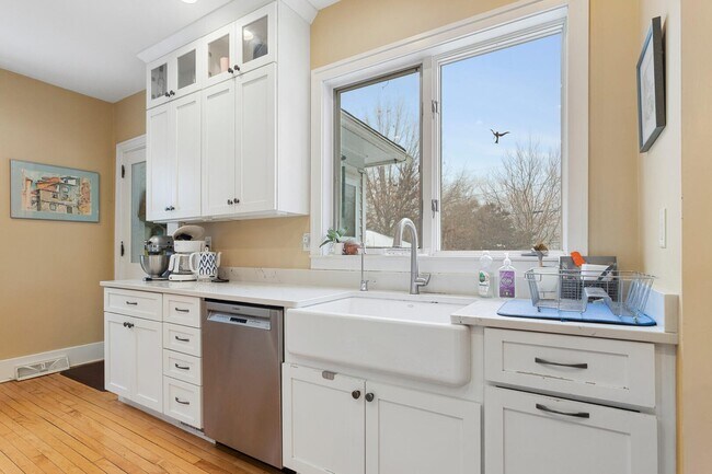 kitchen sink - 504 W Michigan Ave