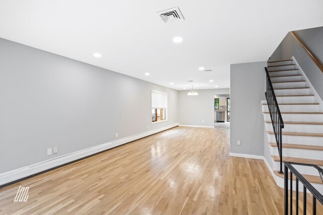 Building Photo - 213 5th St