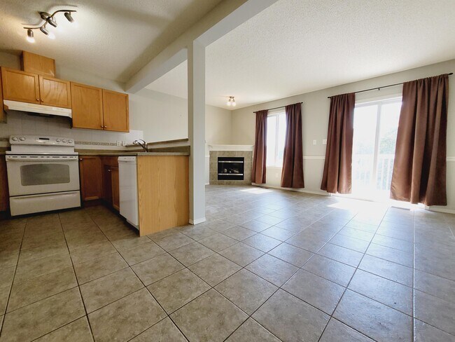 Photo du bâtiment - 16345-1655A 55a St NW