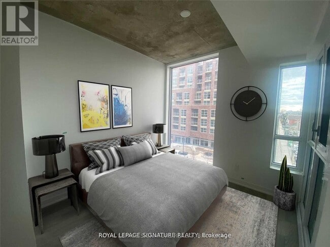 Photo du bâtiment - 1808 St Clair Ave W