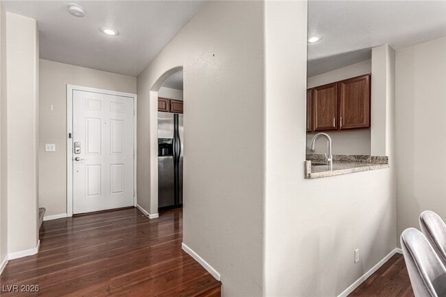 Building Photo - 9207 Onesto Ave