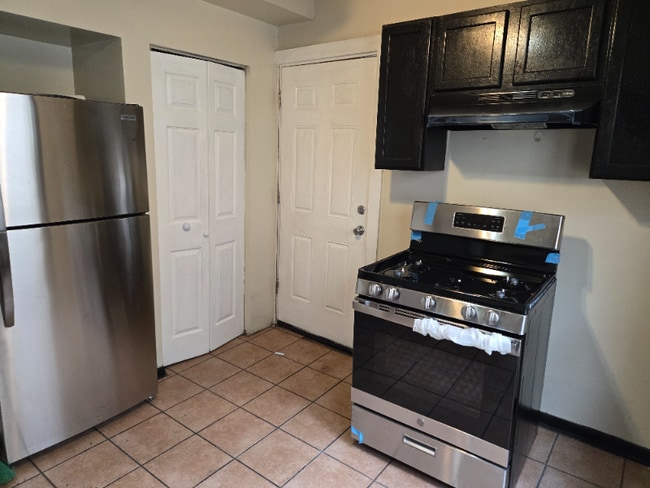 Photo - 6329 S Loomis Blvd Apartment