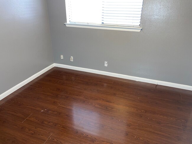 Foto del edificio - 6753 Hickory Springs Dr