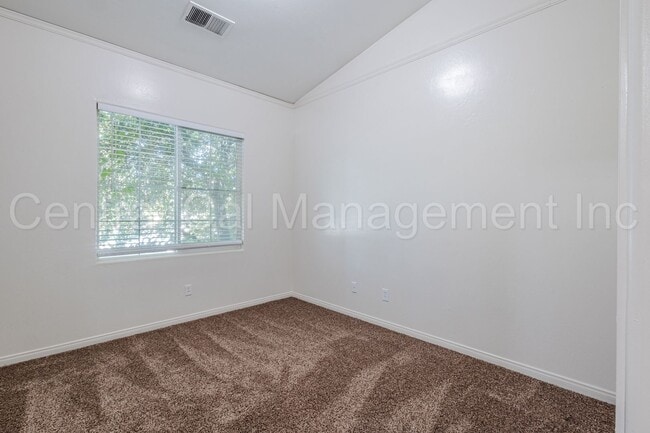 Building Photo - 4 Bedroom, 2 Bath Home in Desired Northwes...