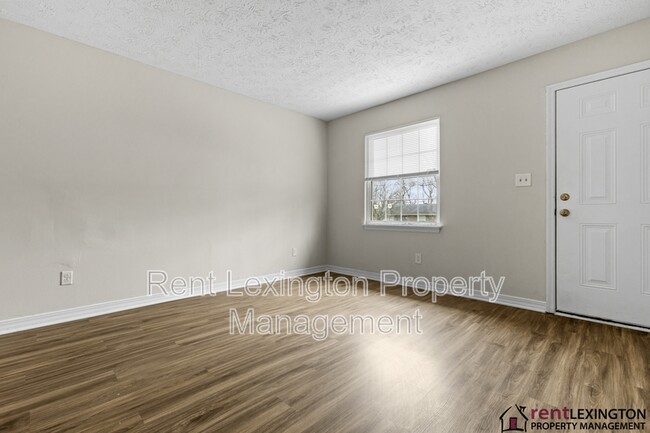 Photo - 3966 Northampton Dr House