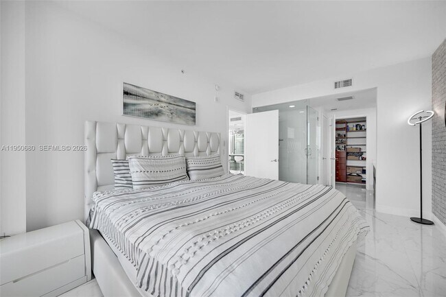 Foto del edificio - 460 NE 28th St