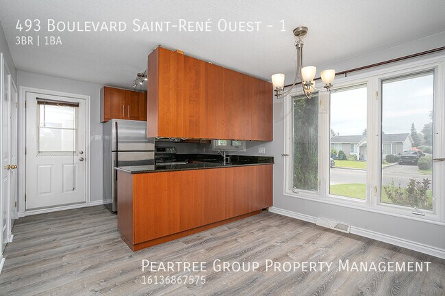 Building Photo - Spacious 3BR Bungalow with Private Yard & Parking –  493 St-René Blvd West, Gatineau