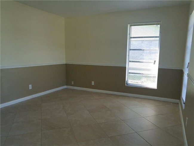 Building Photo - 6502 SW 48th St