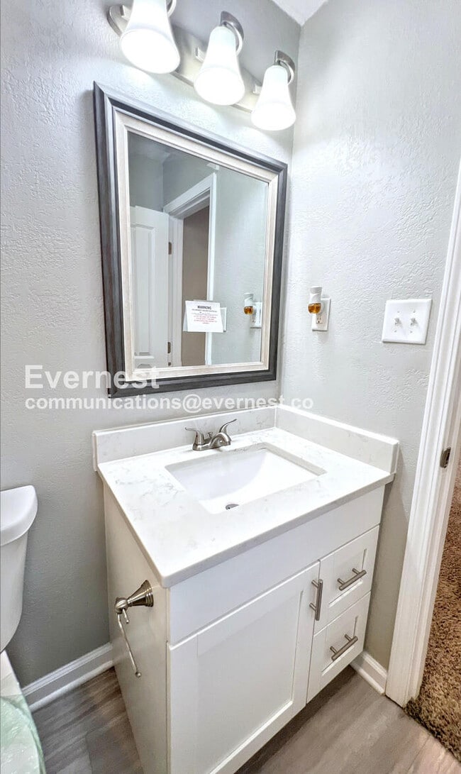 Foto del edificio - 13020 Corrington Ave