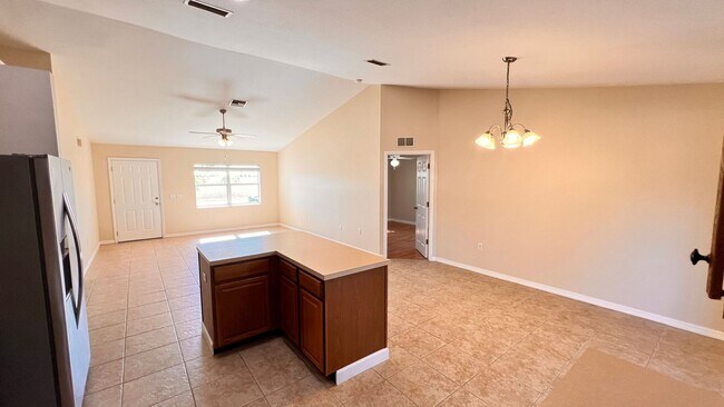 Foto del edificio - Lovely, Spacious 2 Bedroom, 2 Bathroom Home in Sebring!!