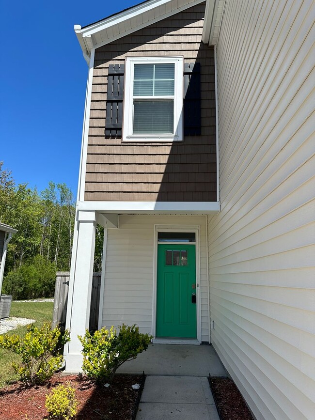 Building Photo - Beautiful Summerville Rent Ready, Fully Re...