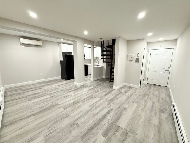 Building Photo - 15 Ruggles St