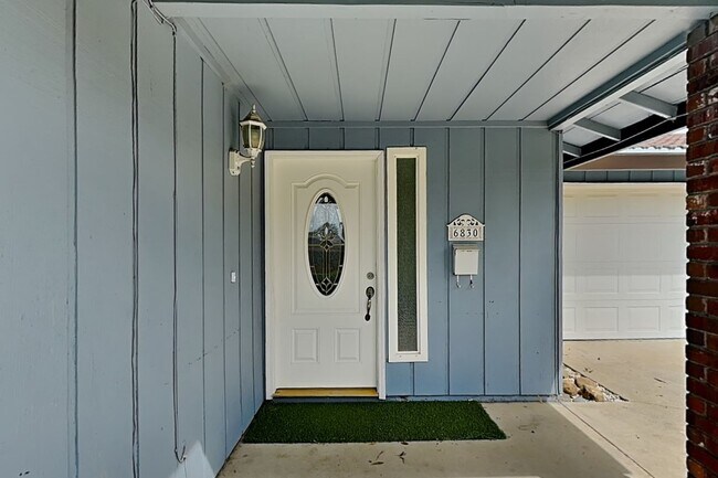 Foto del edificio - Halfplex with yard in South Land Park
