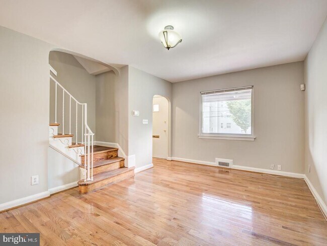 Building Photo - 1417 Downing St NE