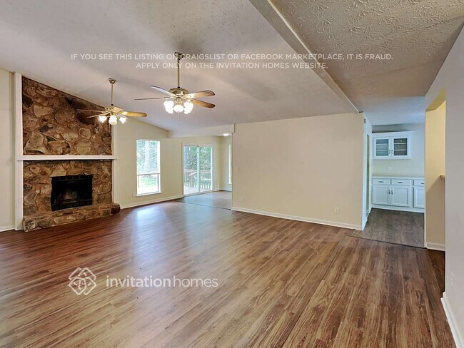 Building Photo - 614 Oxford Hall Dr SW