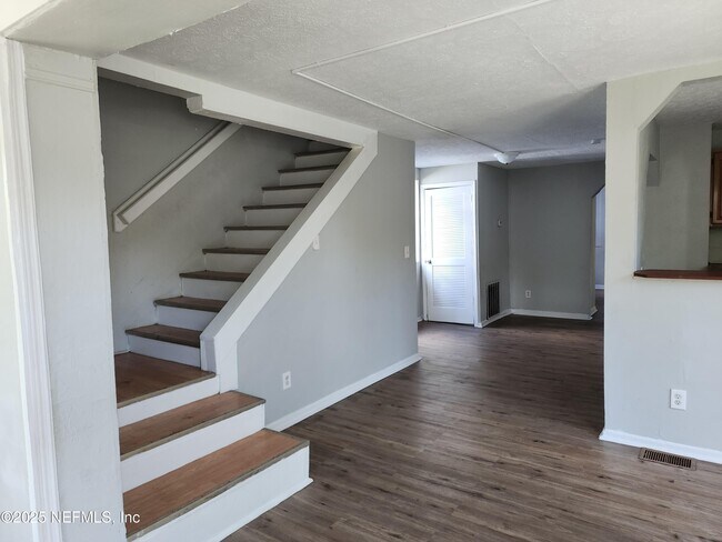 Foto del edificio - 1437 E 24th St