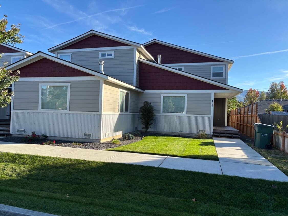 Primary Photo - 105-107 W 10th Ave