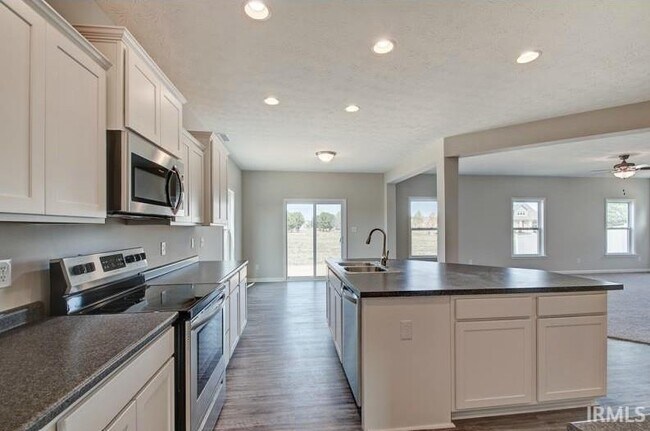 Building Photo - 3917 W Sawtelle Dr