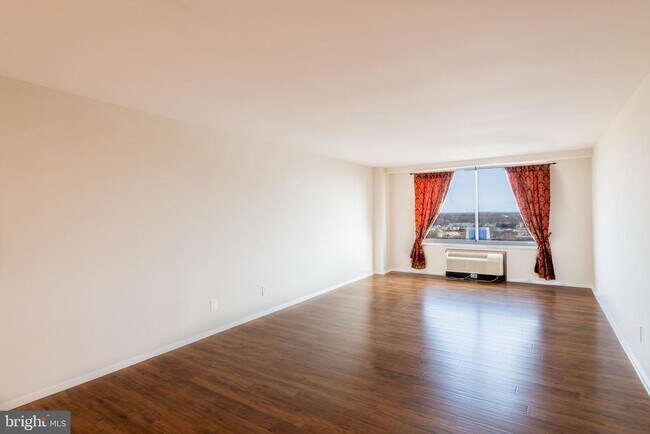 Foto del edificio - 9701 Fields Rd