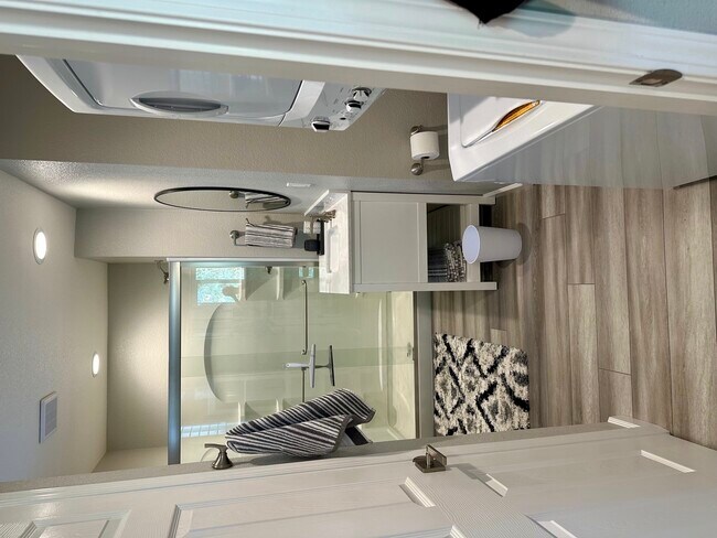 Beautiful roomy bathroom - 7673 Olivas Ln