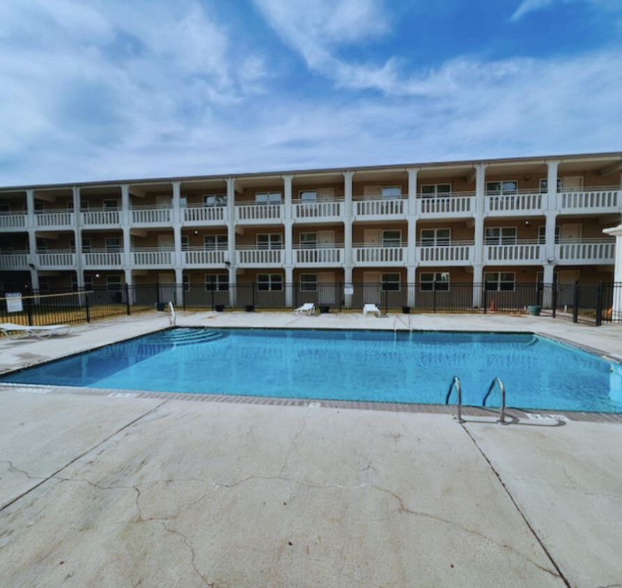 Piscina - Jaguar Plaza Apartments