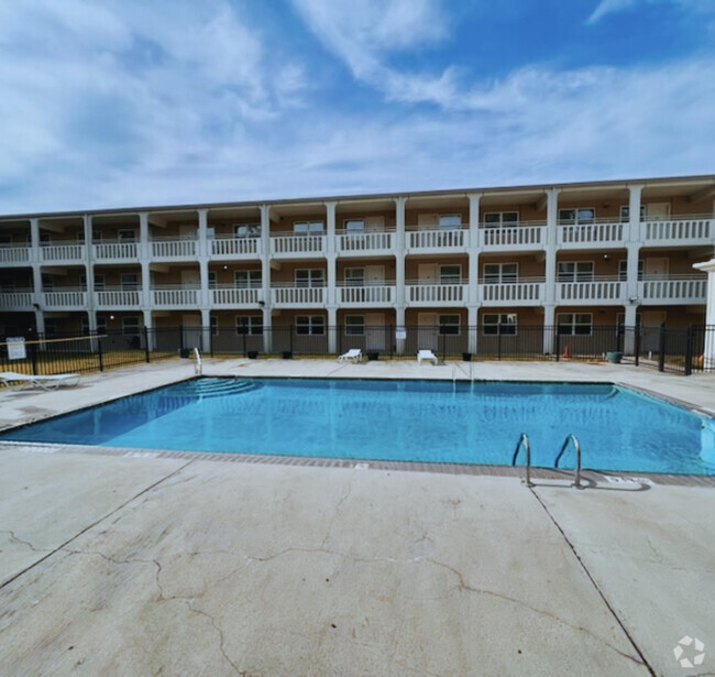 Pool - Jaguar Plaza