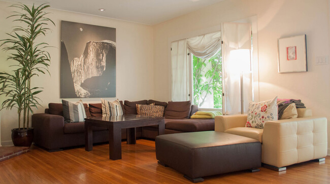 Living room - 951 N La Jolla Ave