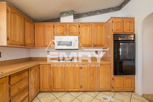 Building Photo - Rustic Charm House at 19620 W Ave A, Lanca...