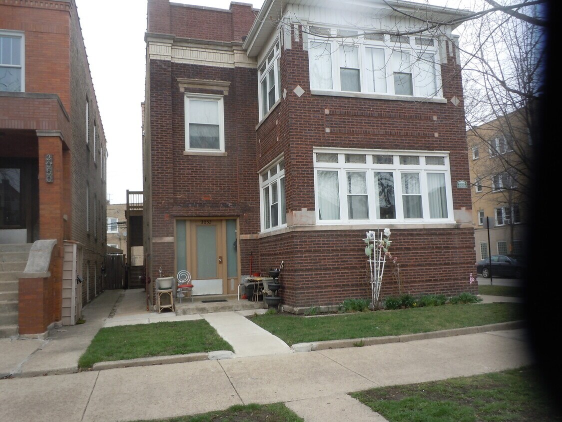 Primary Photo - 3052 N Davlin Ct