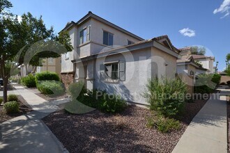 Building Photo - 4732 E Laurel Ave