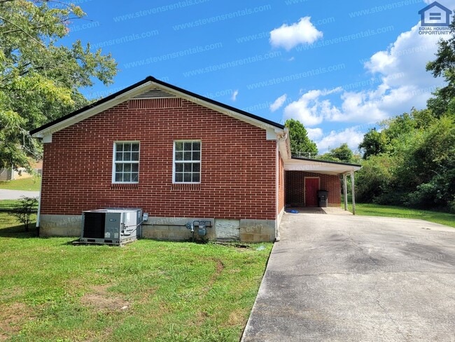 Building Photo - 205 E 13th St