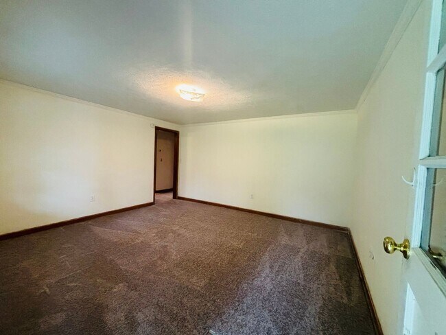 Building Photo - 208 Broce Dr