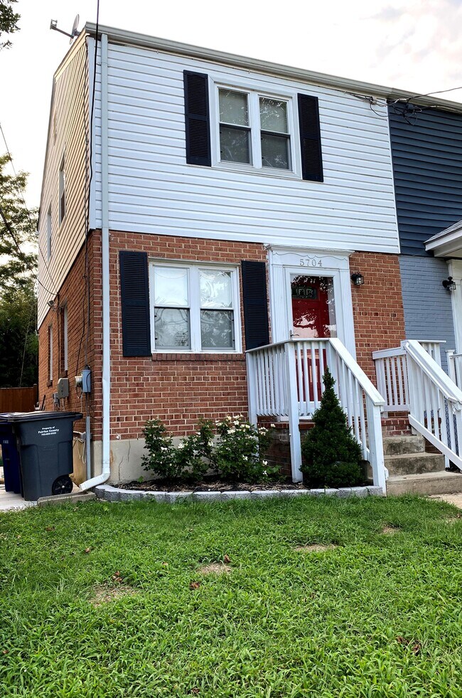 Foto del edificio - 5704 Fenwick Dr
