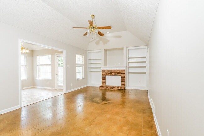 Foto del edificio - 1181 Breezy Oak Cove