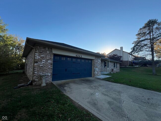 Building Photo - 4343 W Fairview Rd